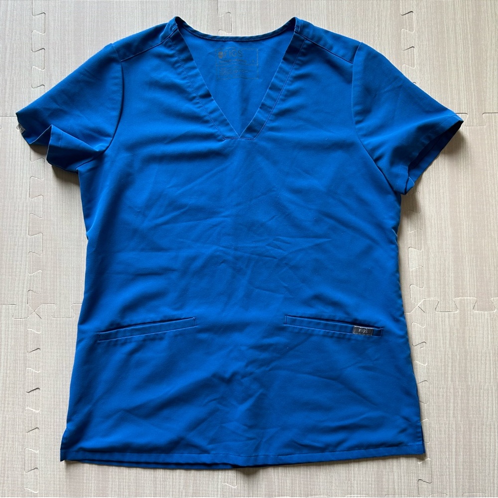 Women’s Figs Casma Three Pocket Scrub Top, Small, Royal Blue Color